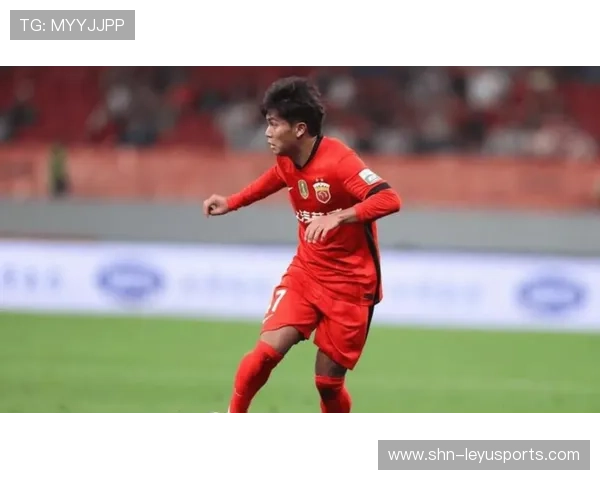 切尔西通过短传推进形成射门，穆德里克抽射被封